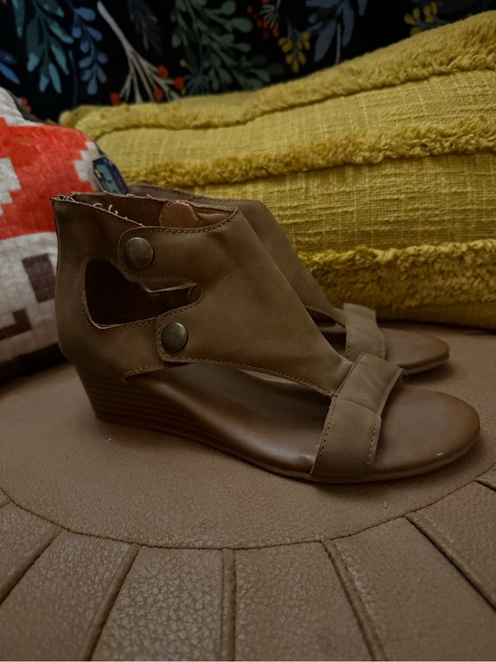 L4 Lust For Life Nomad Tan Boho Cutout Wedge Sandals Gladiator Style Size 7